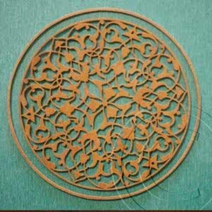 Kıl testeresi ile işlenmiş ahşap rumi motifi