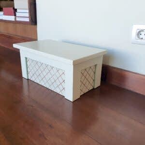 Ahşap eskitme tekli basamak . küvet önü çıkış için kullanılmaktadır. Cemal usta tarafından imal edilmiş olup 23 yy. eseridir.