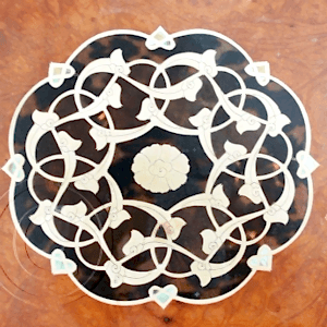 Bağa içine fildişi kakma tekniğinde rumi motifi